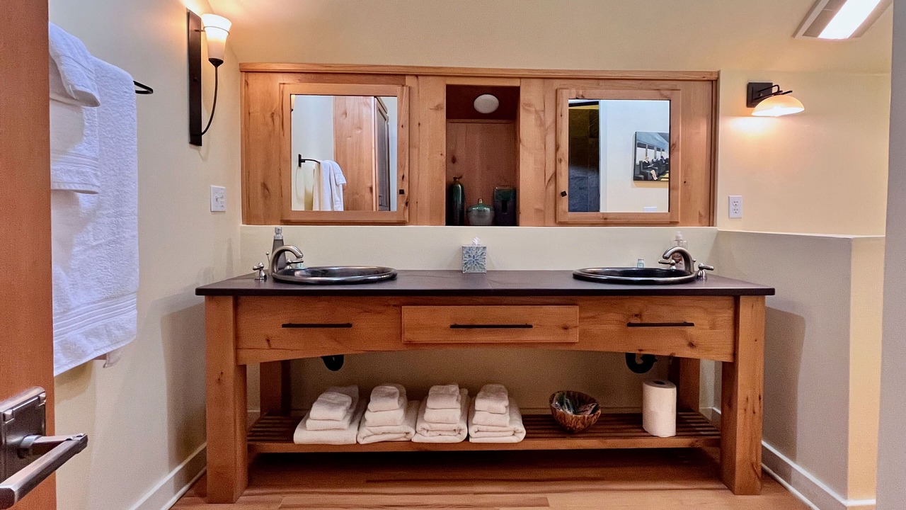 Photo of Bathroom in El Presidio Historic District