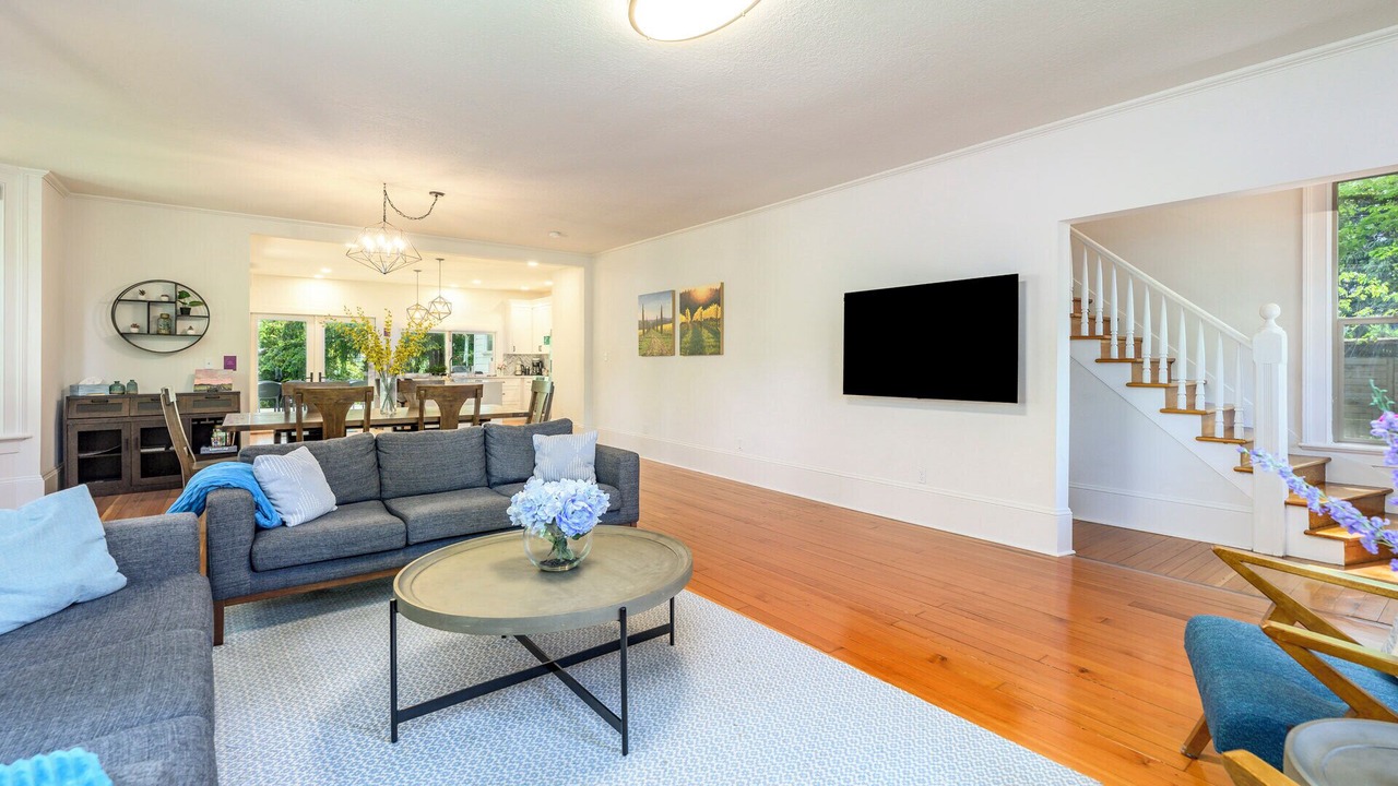 Photo of Livingroom in McMinnville