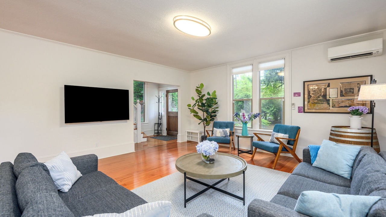 Photo of Livingroom in McMinnville