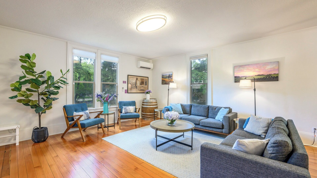 Photo of Livingroom in McMinnville