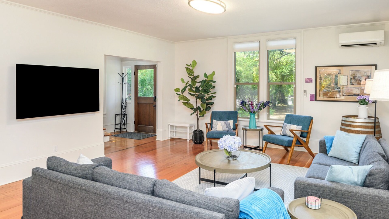Photo of Livingroom in McMinnville