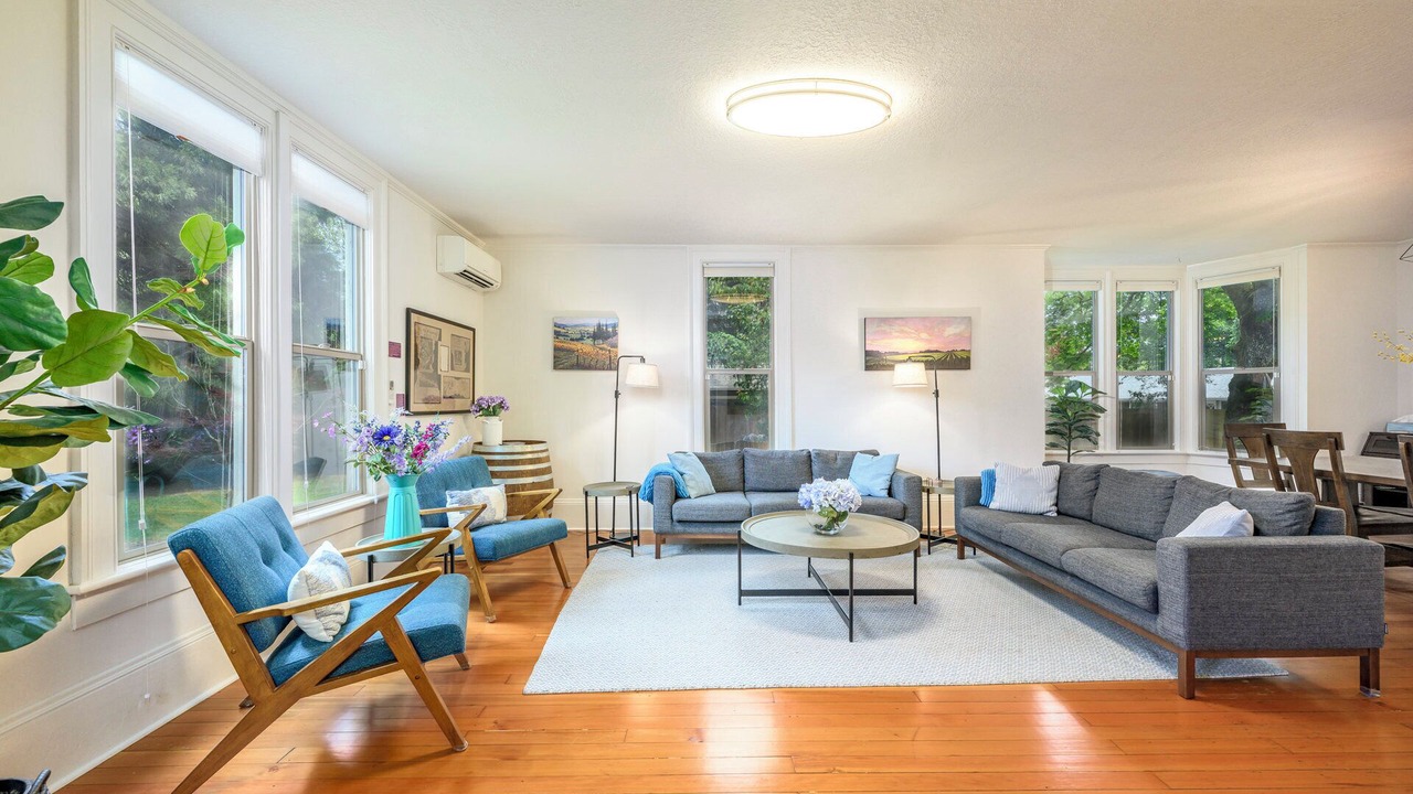Photo of Livingroom in McMinnville