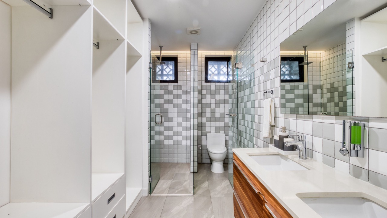 Photo of Bathroom in Avenida Revolucion