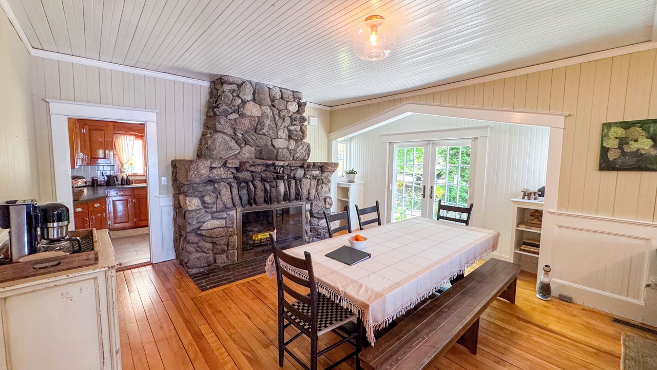 Photo of Livingroom in Prides Crossing