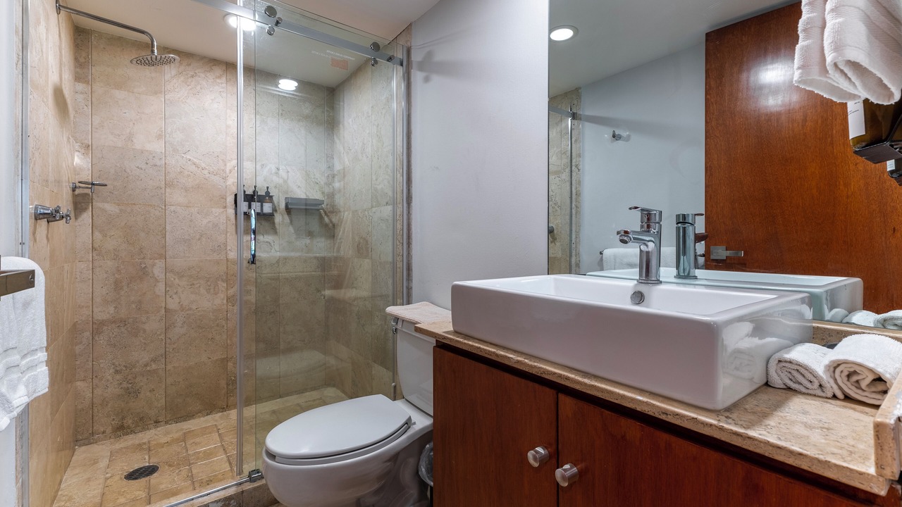 Photo of Bathroom in Anahuac