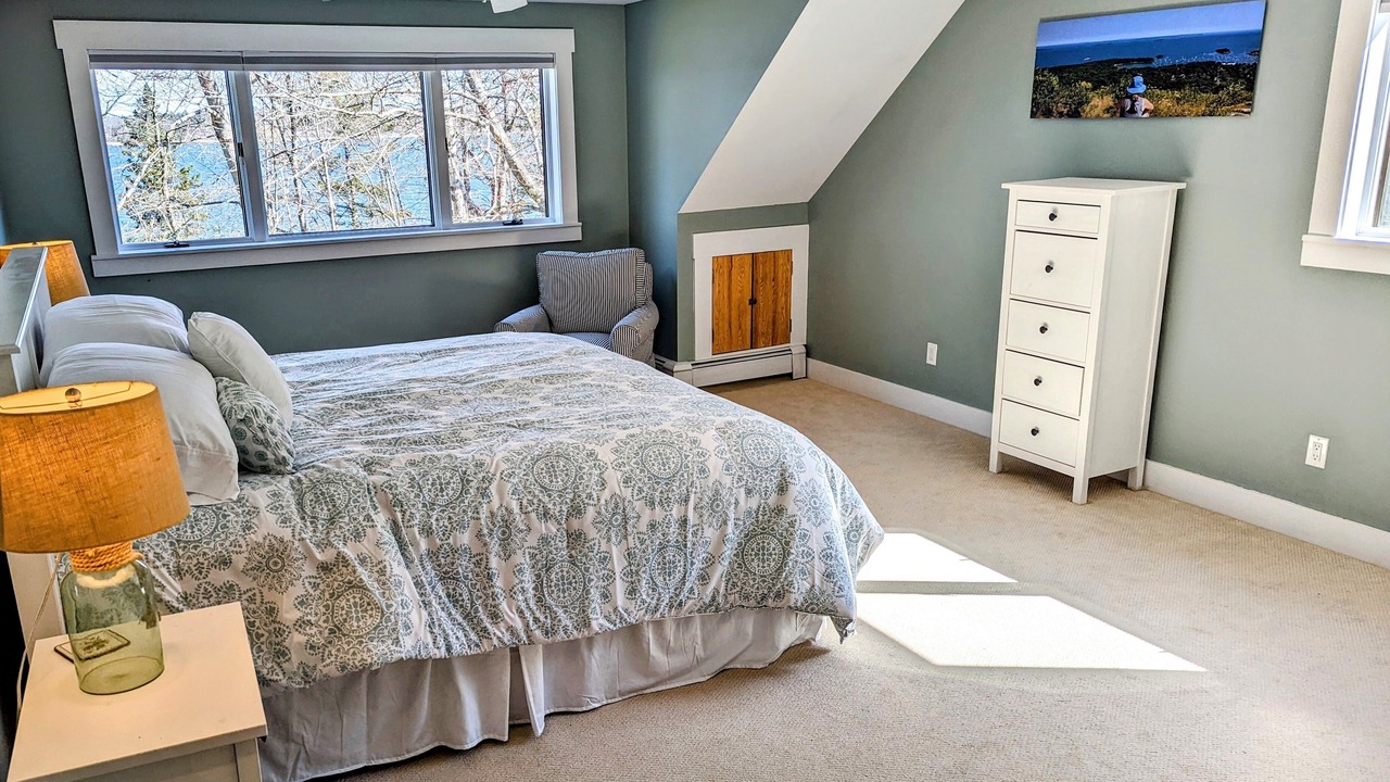 Photo of Bedroom in Round Pond
