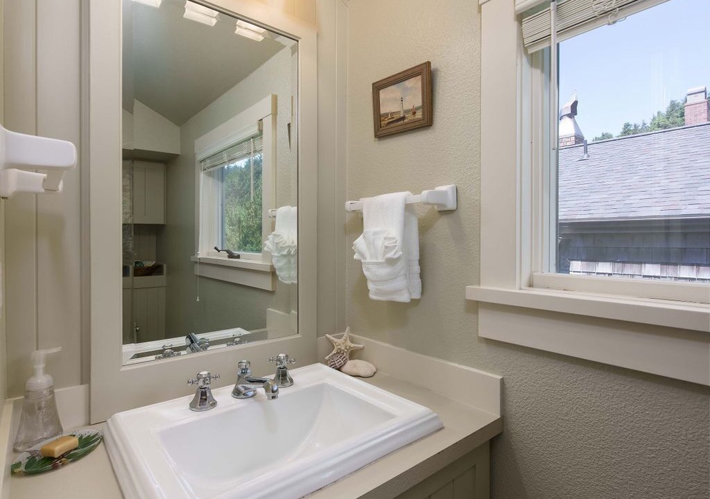 Photo of Bathroom in Cannon Beach