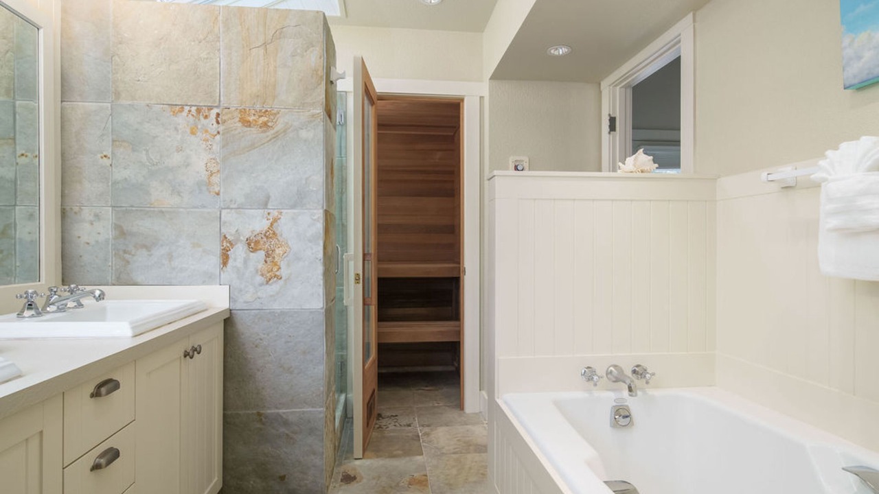 Photo of Bathroom in Cannon Beach