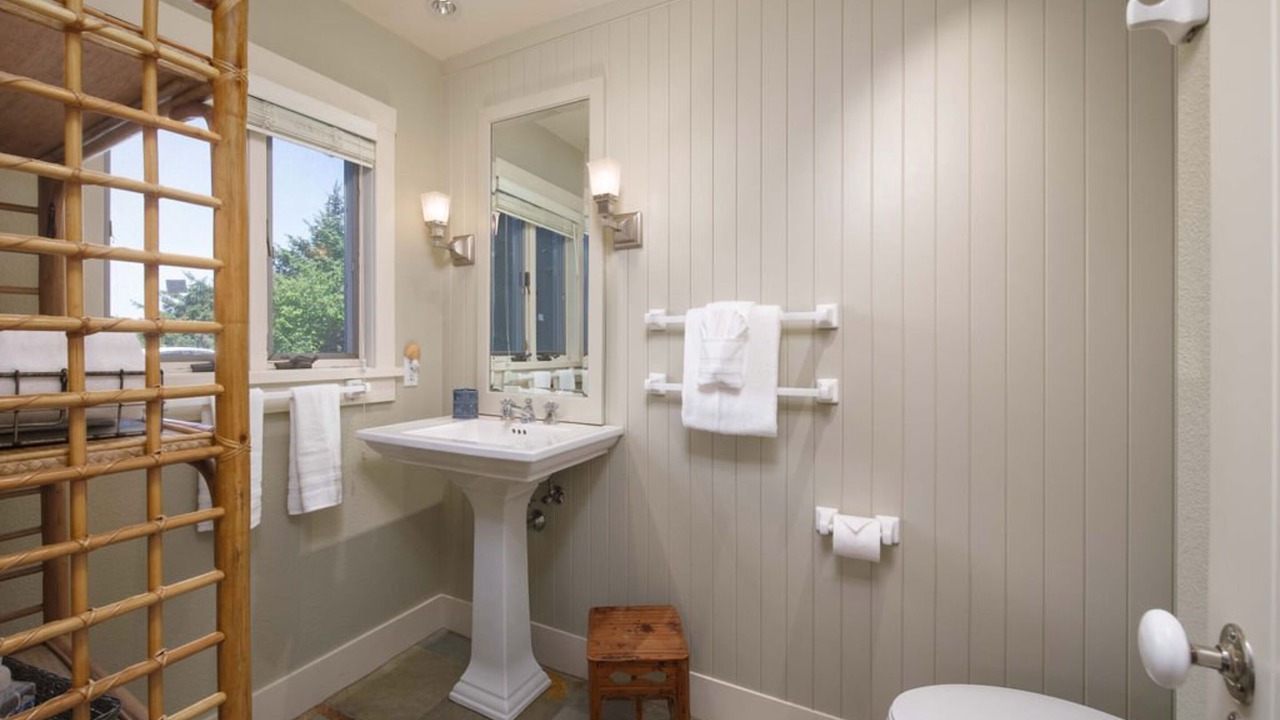 Photo of Bathroom in Cannon Beach
