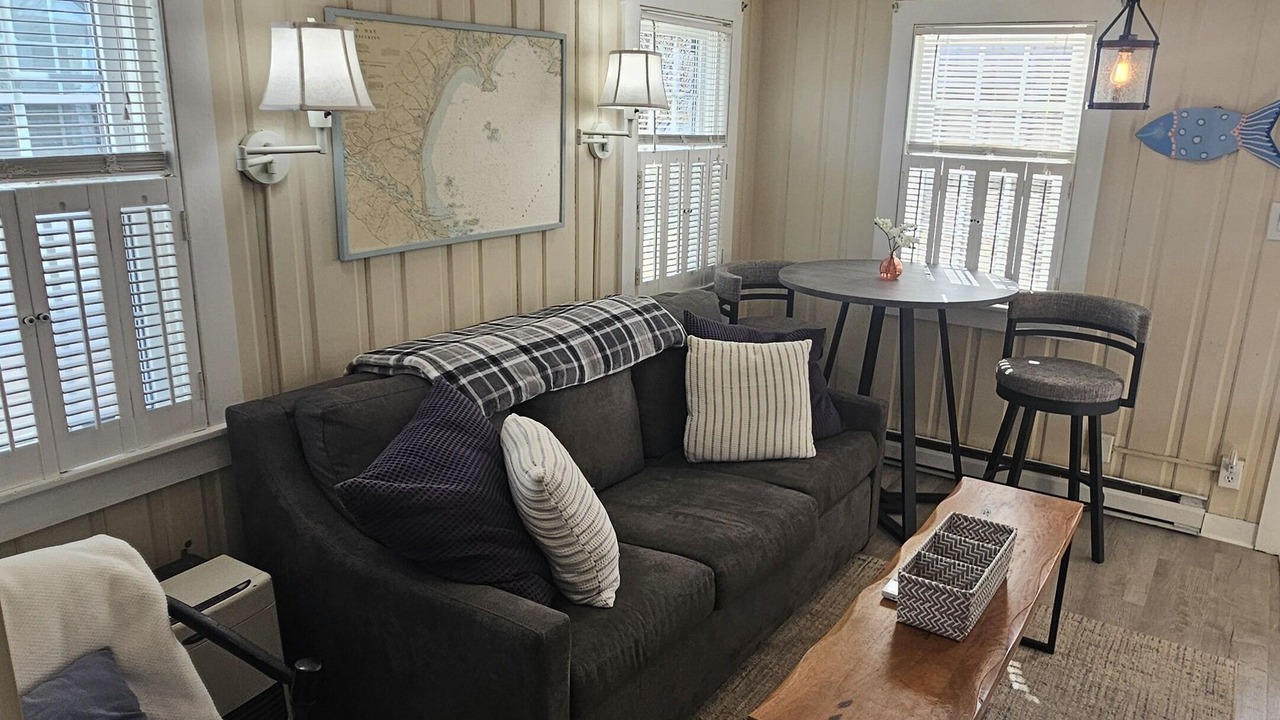 Photo of Livingroom in Pine Point