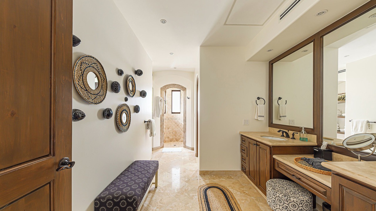 Photo of Bathroom in Buzzards