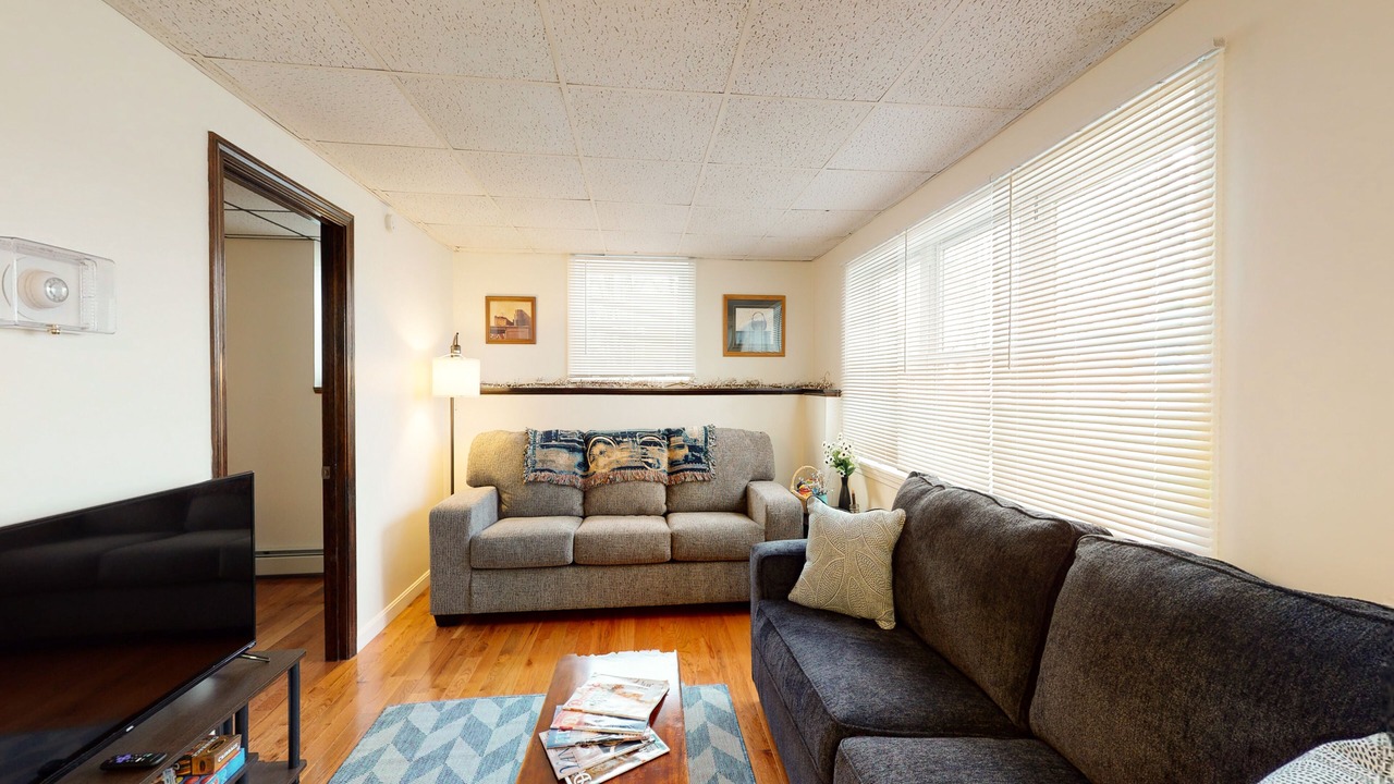Photo of Livingroom in Weeks Mills
