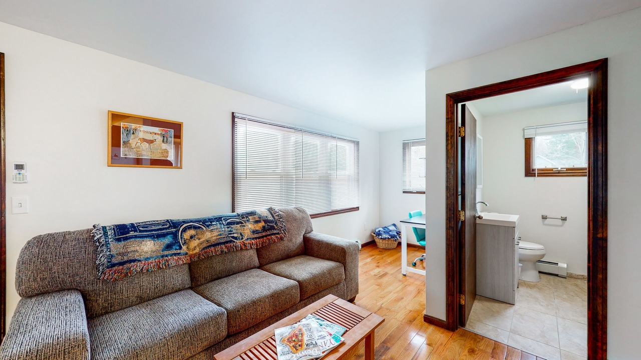 Photo of Livingroom in Weeks Mills