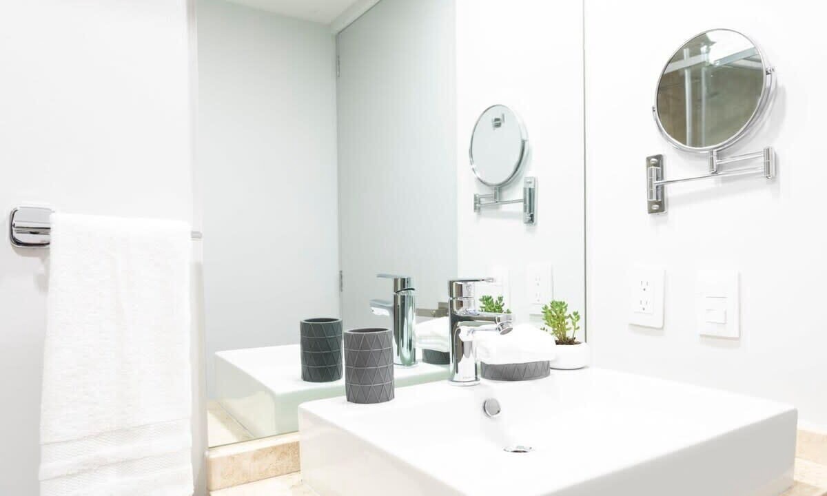 Photo of Bathroom in Anahuac