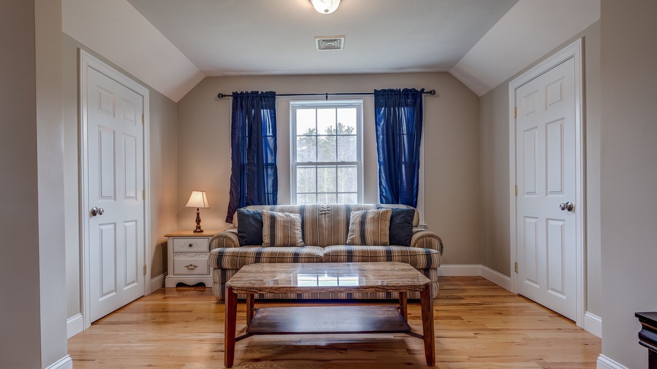Photo of Livingroom in West Alton