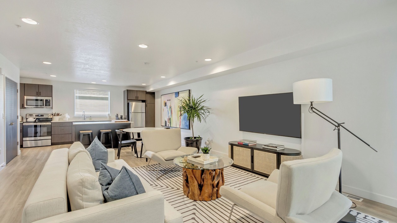 Photo of Livingroom in People's Freeway