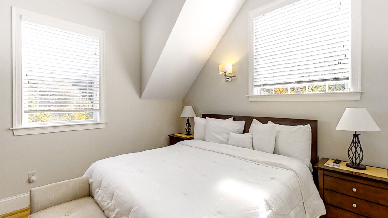 Photo of Bedroom in Pond Cove