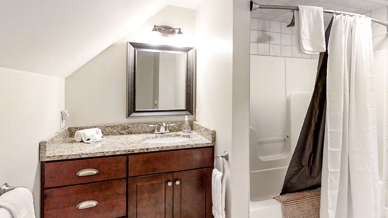 Photo of Bathroom in Pond Cove