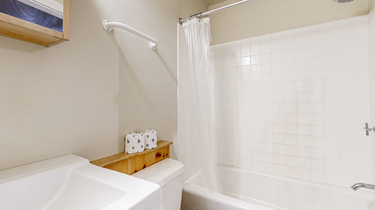 Photo of Bathroom in Round Pond