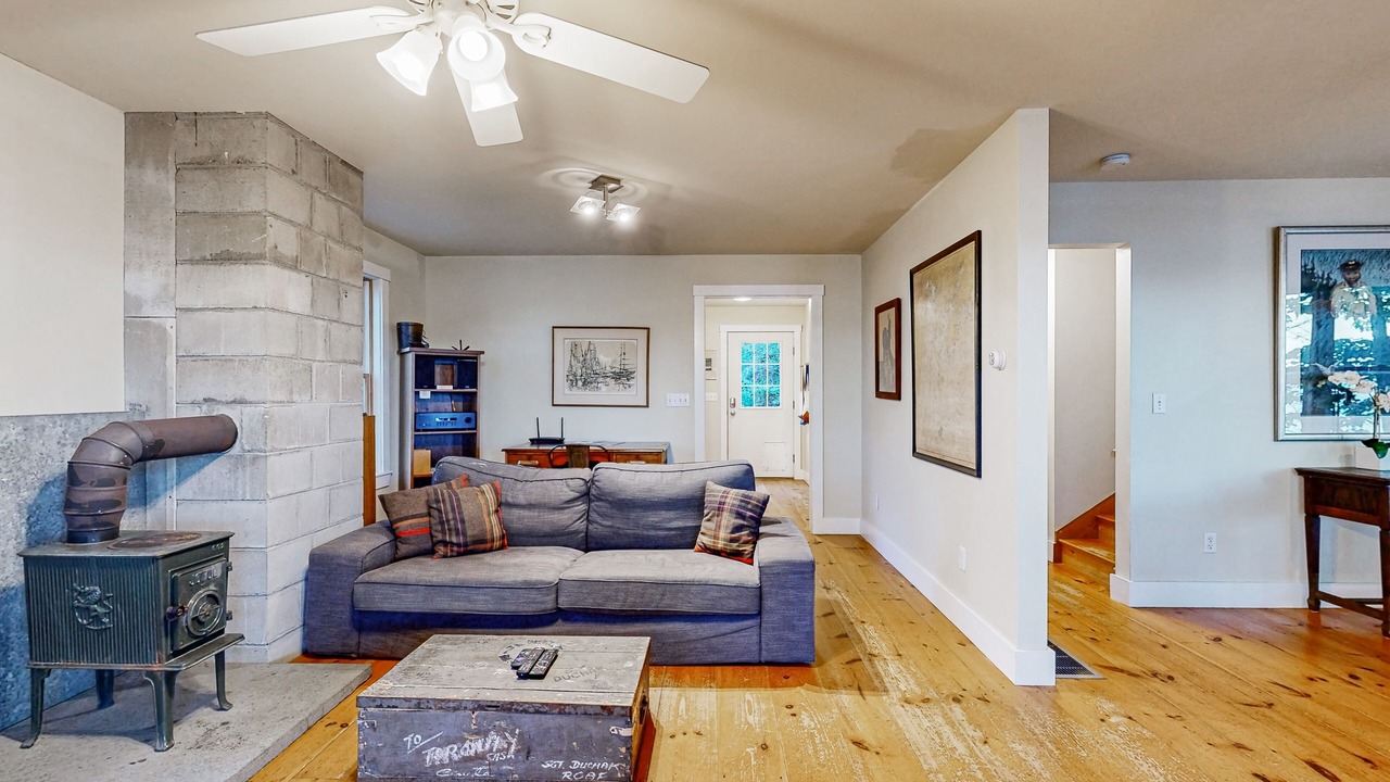 Photo of Livingroom in Round Pond