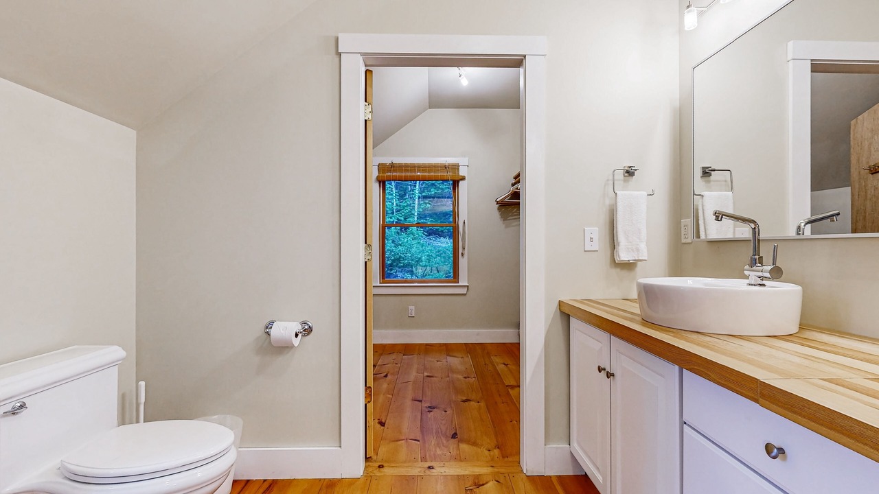 Photo of Bathroom in Round Pond