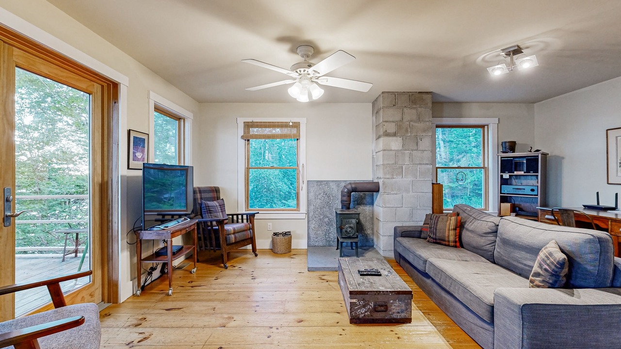 Photo of Livingroom in Round Pond