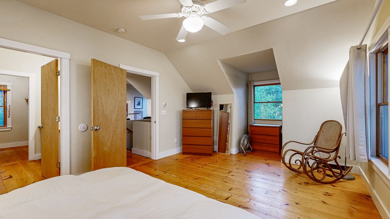 Photo of Bedroom in Round Pond