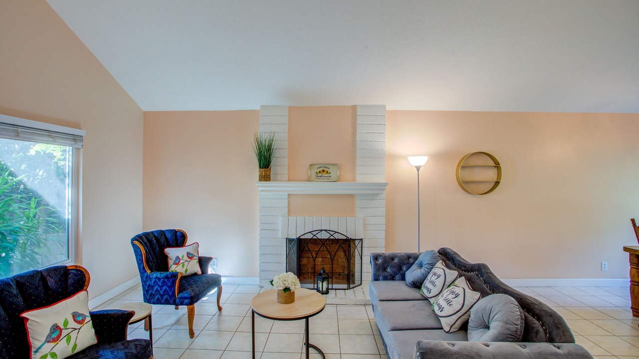 Photo of Livingroom in Montebello