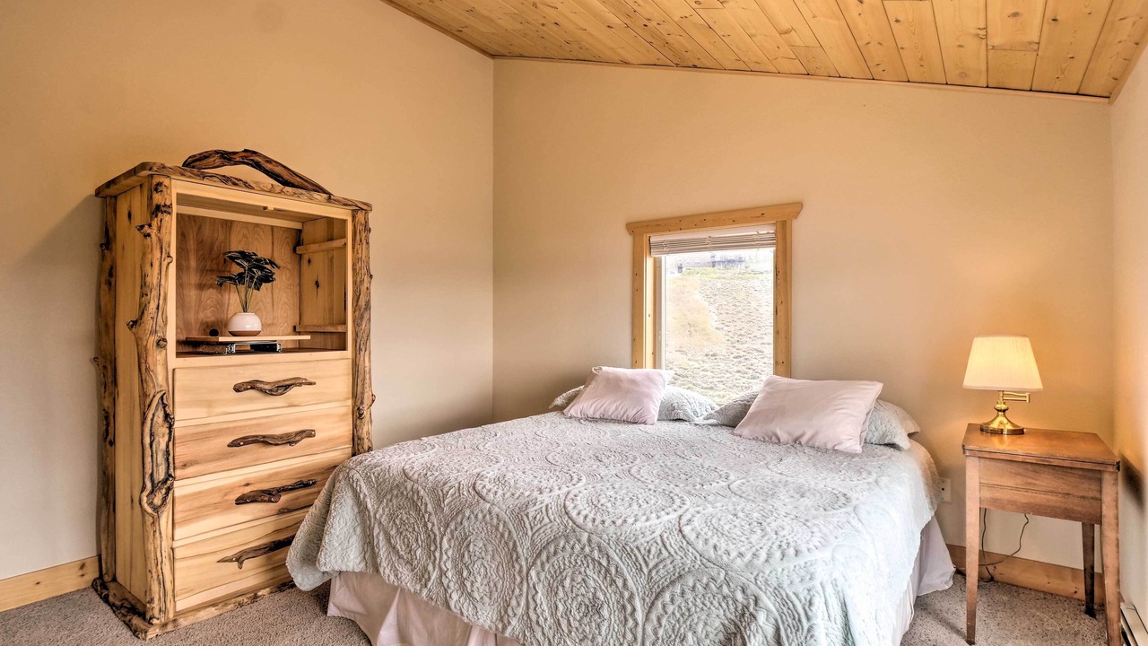 Photo of Bedroom in Twin Lakes