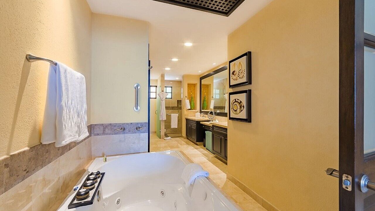 Photo of Bathroom in South Shore Hotel Area