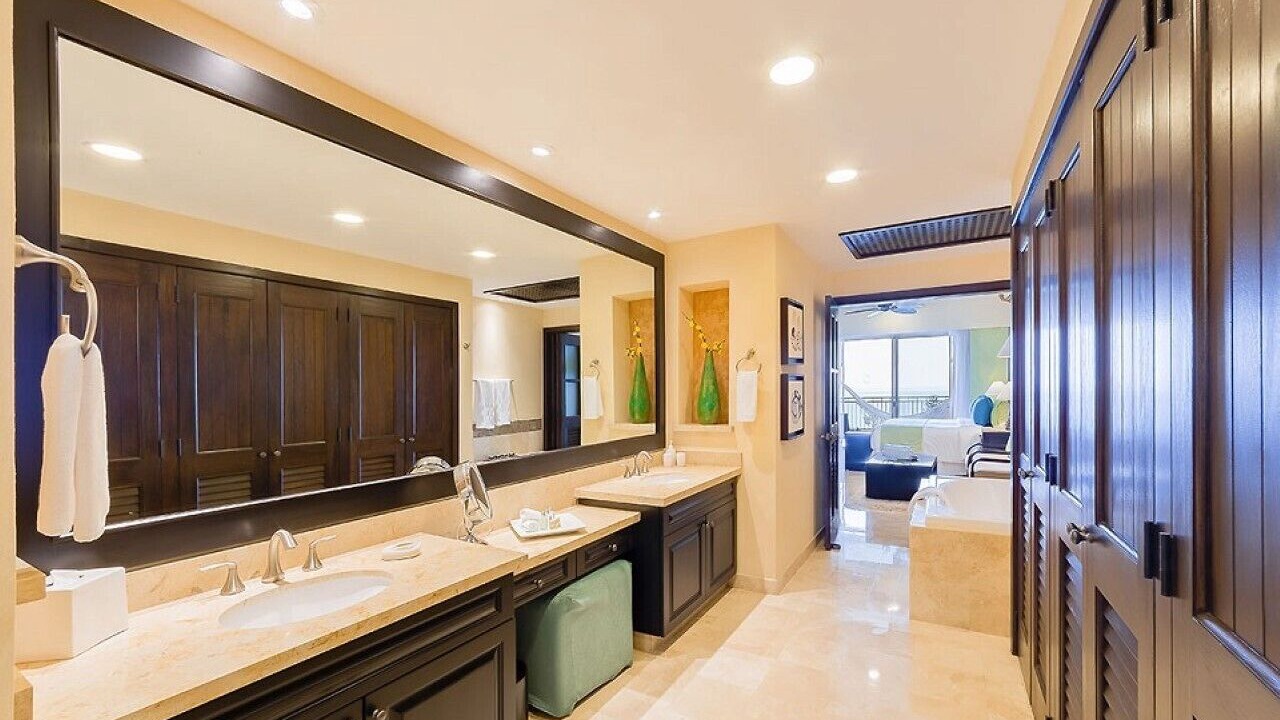 Photo of Bathroom in South Shore Hotel Area