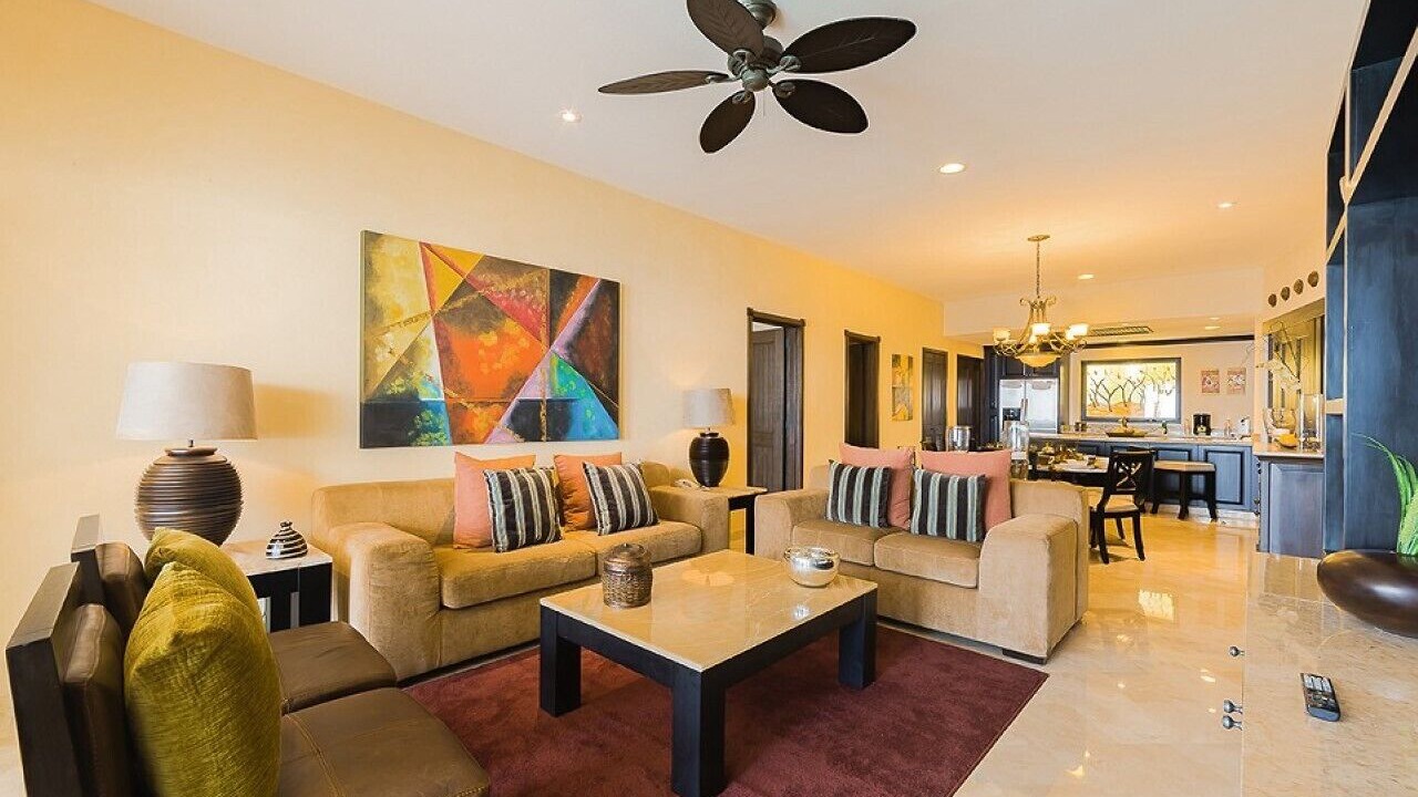 Photo of Livingroom in South Shore Hotel Area