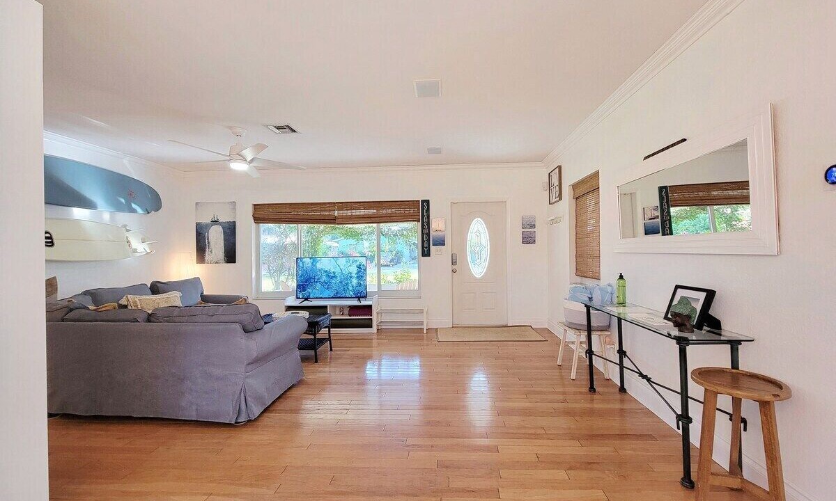 Photo of Livingroom in Middle River Terrace