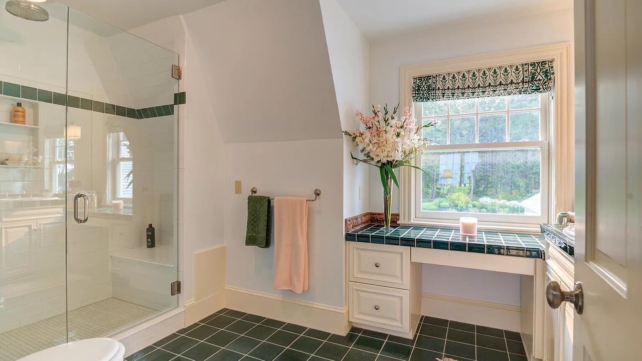 Photo of Bathroom in Higgins Beach