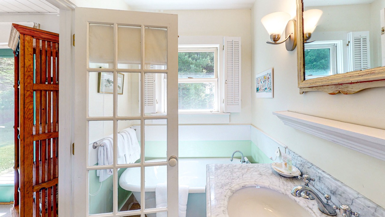 Photo of Bathroom in Tenants Harbor