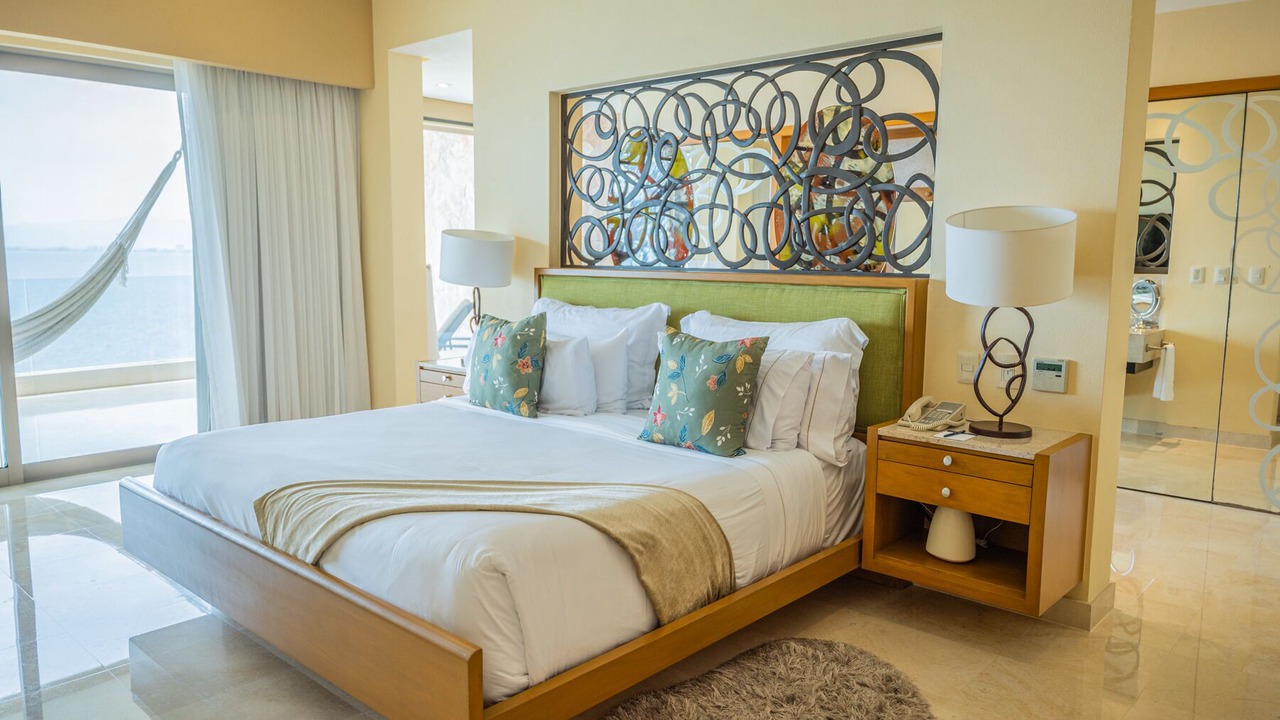 Photo of Bedroom in South Shore Hotel Area