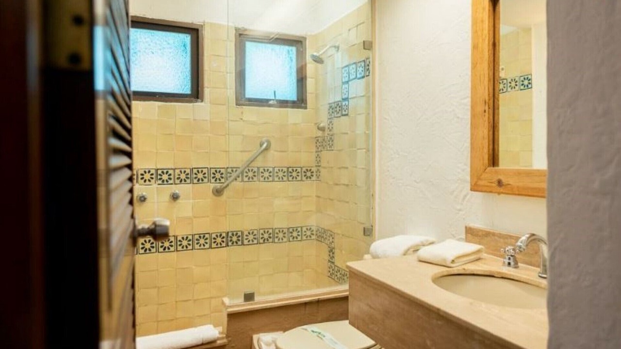 Photo of Bathroom in La Florida