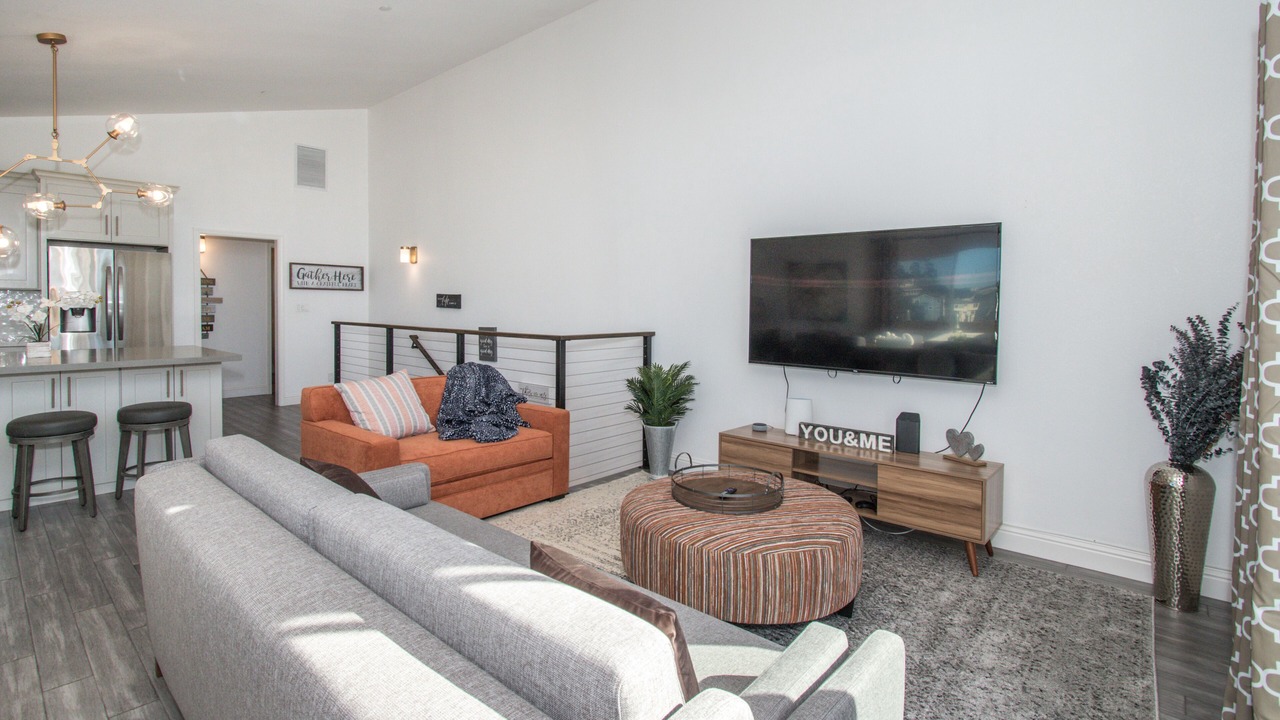 Photo of Livingroom in Edgemar - Pacific Manor