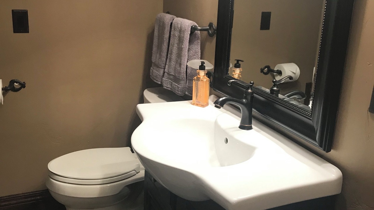 Photo of Bathroom in Sandy