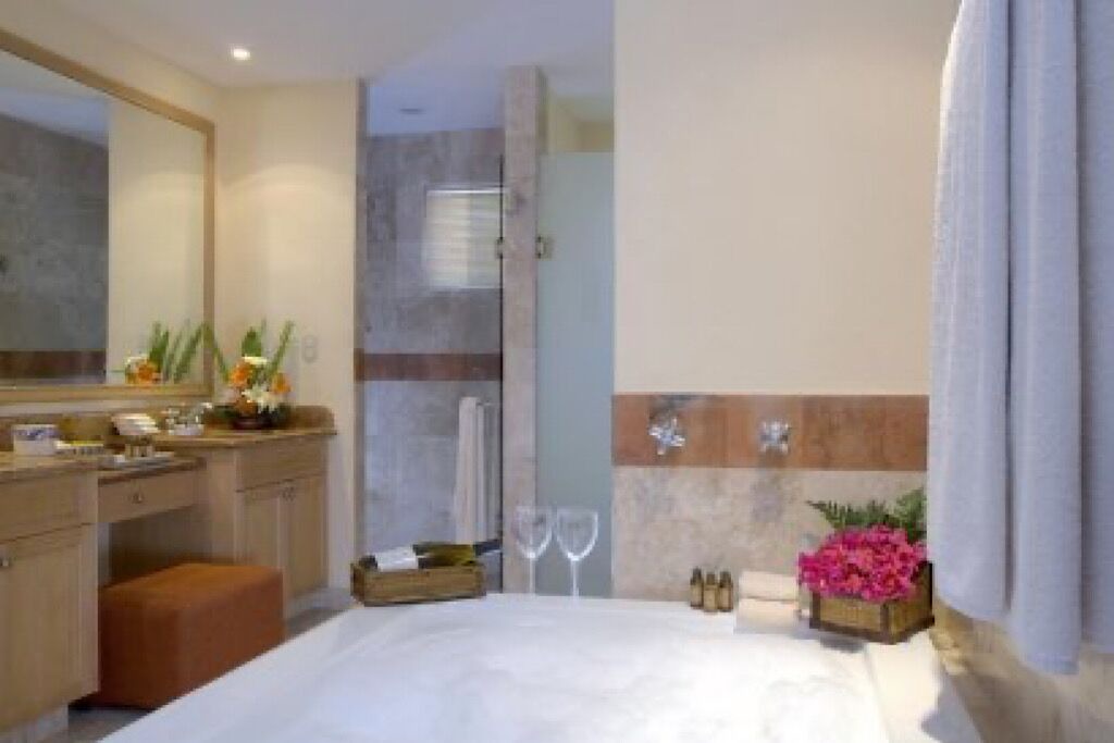 Photo of Bathroom in Flamingos