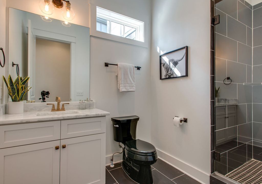 Photo of Bathroom in Shelby Hills