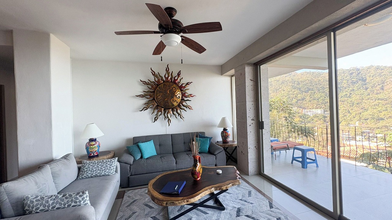Photo of Livingroom in South Shore Hotel Area
