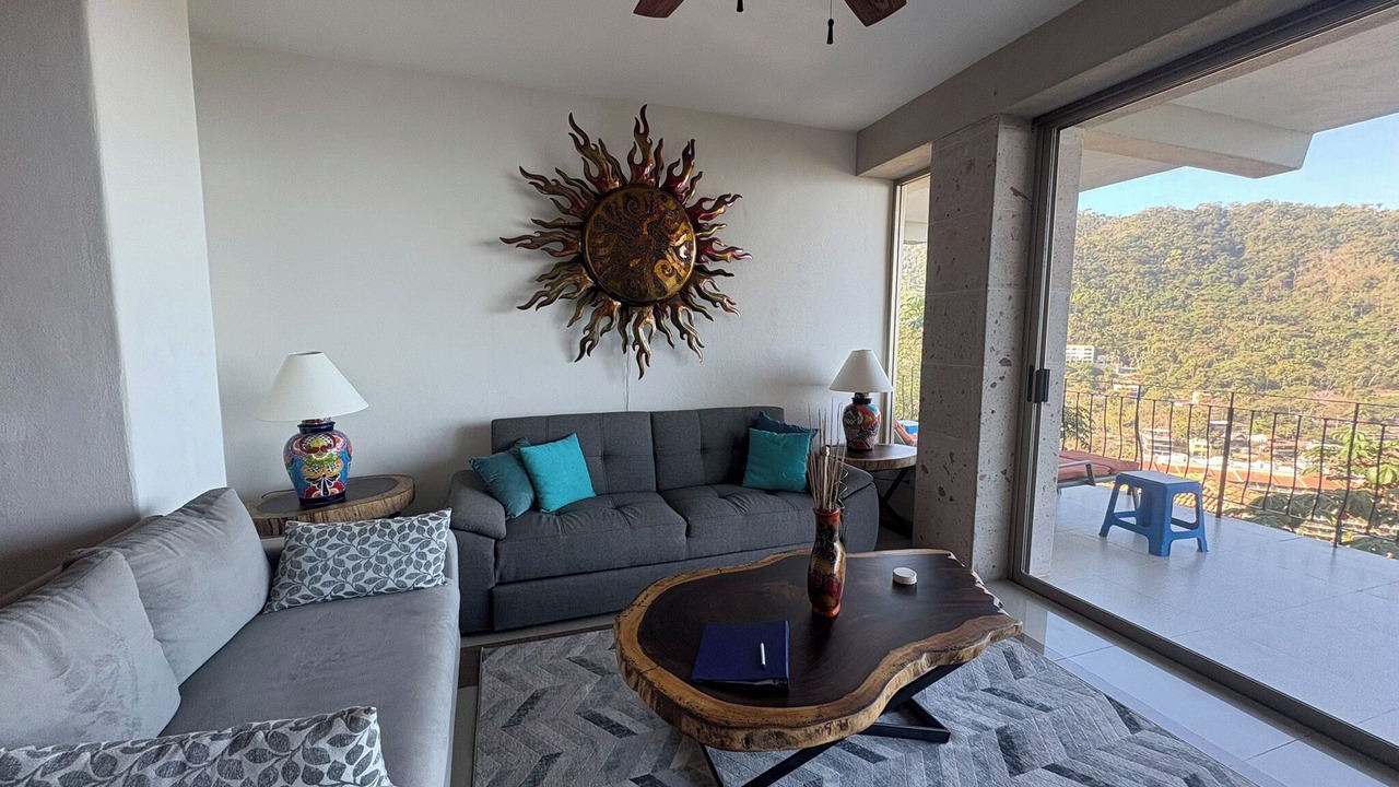 Photo of Livingroom in South Shore Hotel Area