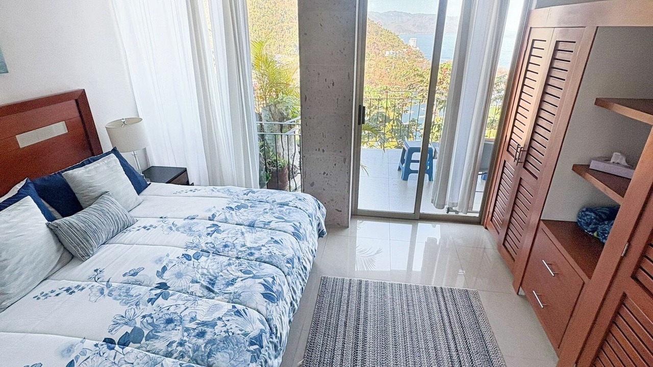 Photo of Bedroom in South Shore Hotel Area