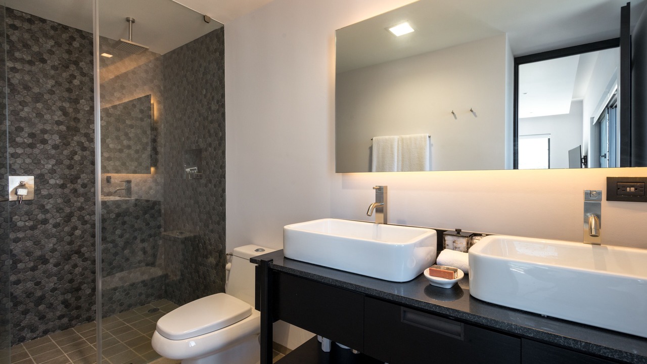 Photo of Bathroom in Romantic Zone