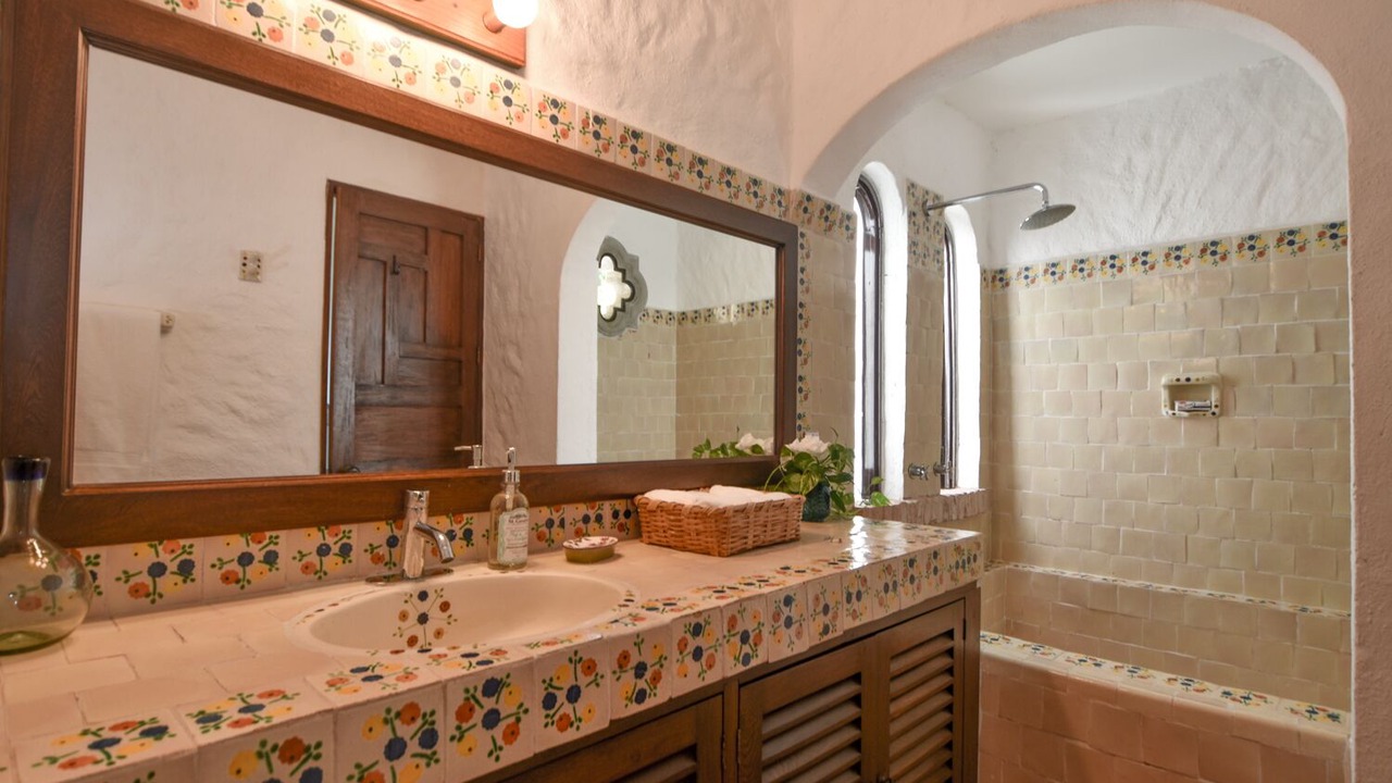 Photo of Bathroom in South Shore Hotel Area