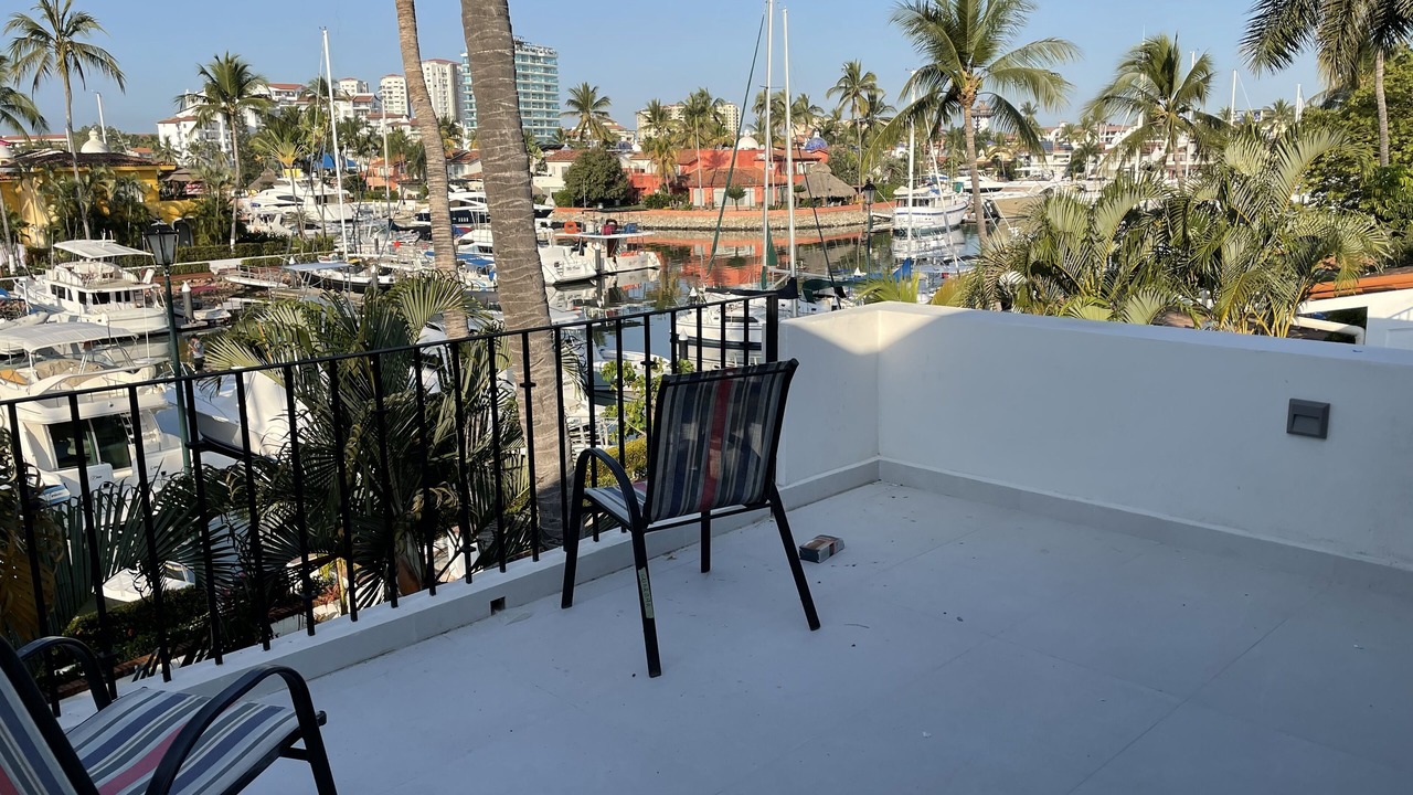 Photo of Patio Balcony in Isla Iguana