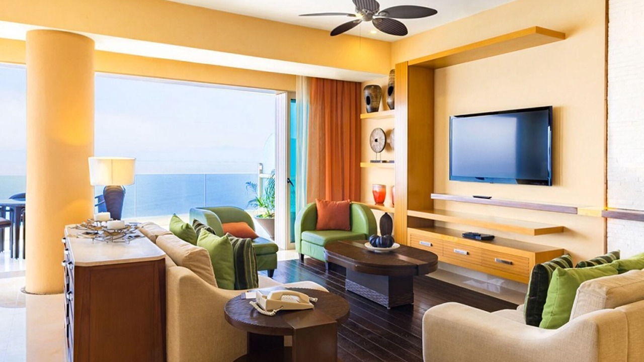 Photo of Livingroom in South Shore Hotel Area