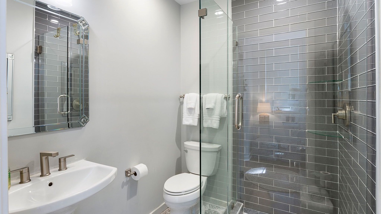 Photo of Bathroom in Vanderhorst Plantation