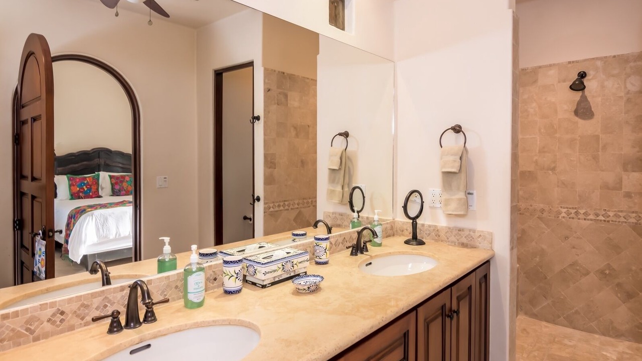 Photo of Bathroom in Buzzards